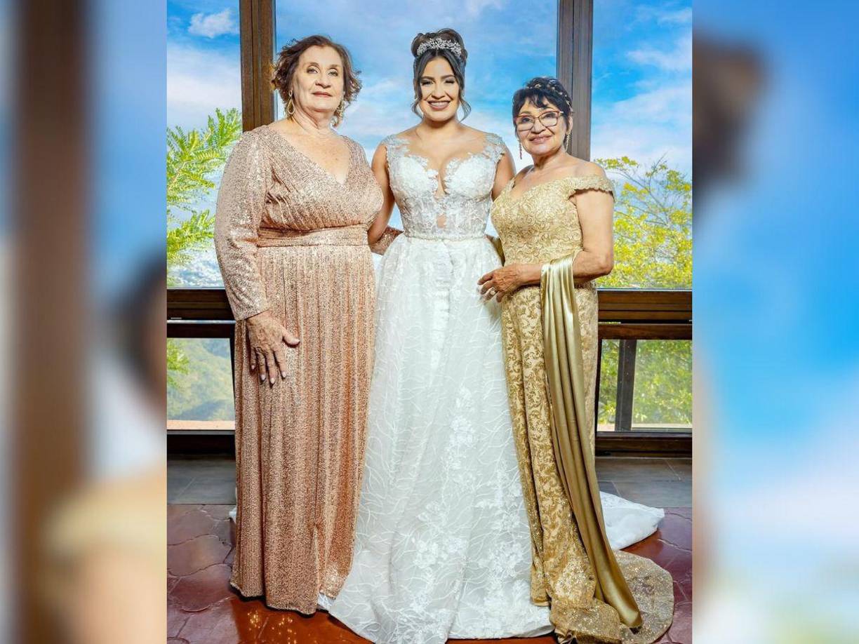 Lo que llamó la atención de los seguidores de Alejandra Rubio es la bonita relación que tiene la presentadora con su suegra, según lo que aparentemente transmiten en las fotos. 