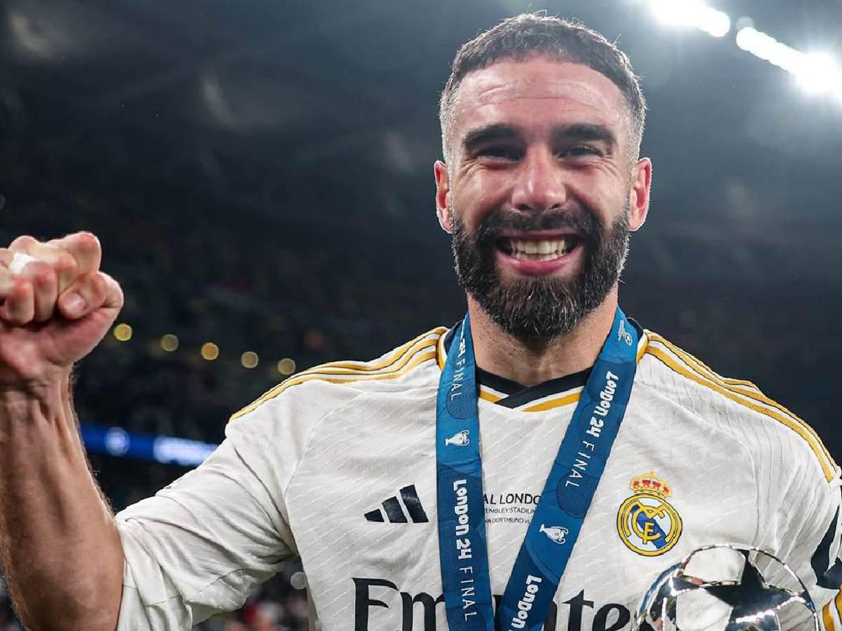 Defensas: Dani Carvajal, actualmente lesionado, no podía faltar en el 11 ideal tras su espectacular temporada con el Real Madrid y España.