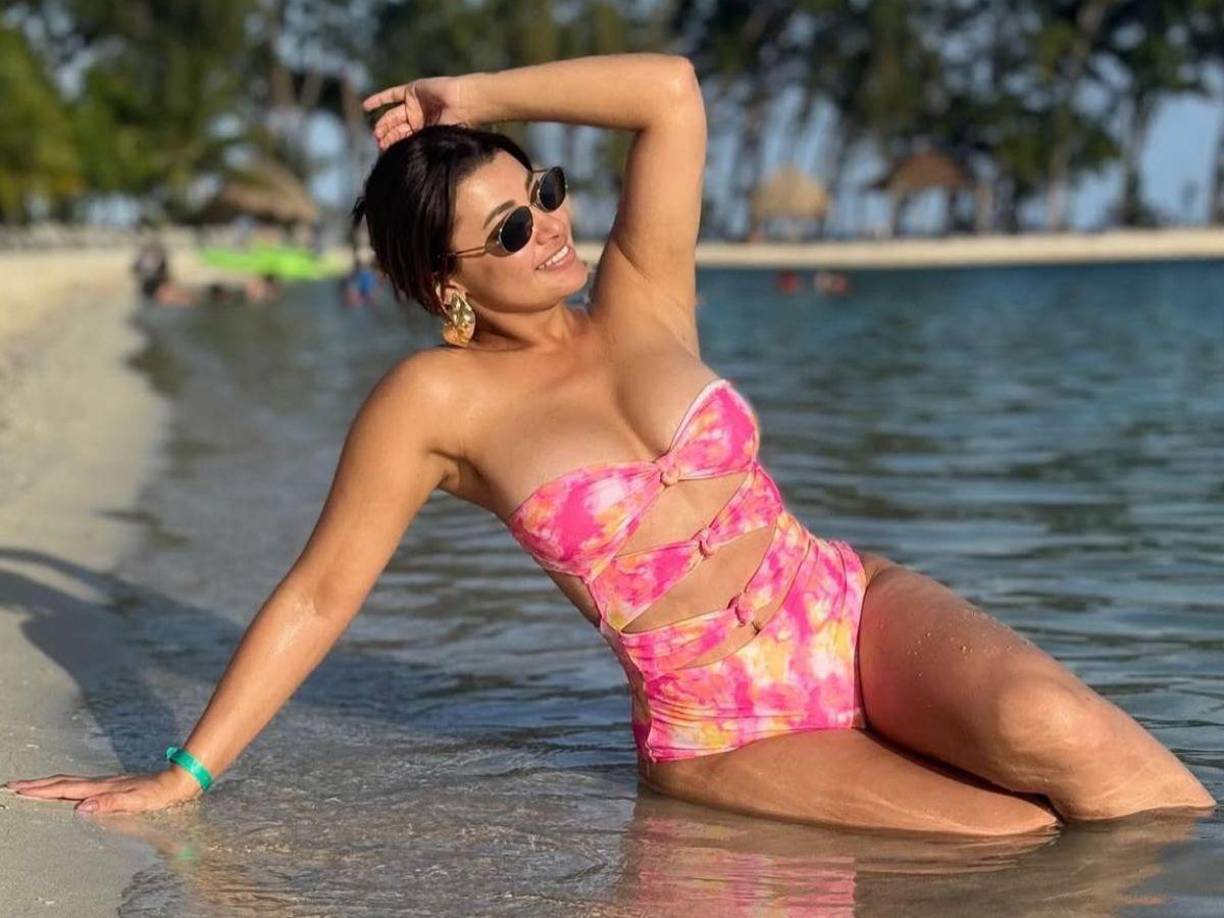 La reconocida presentadora de televisión Milagro Flores se encuentra disfrutando de unas merecidas vacaciones en Roatán. 