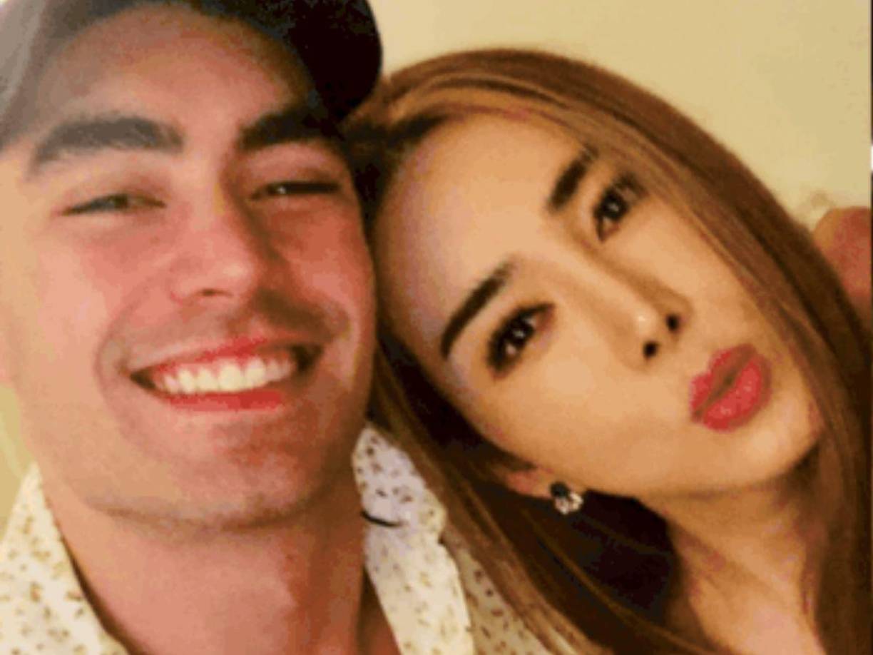 Ellos estaban a punto de casarse cuando el chico conoció a la nueva dueña y magnate y se rumorea que siguen siendo pareja.