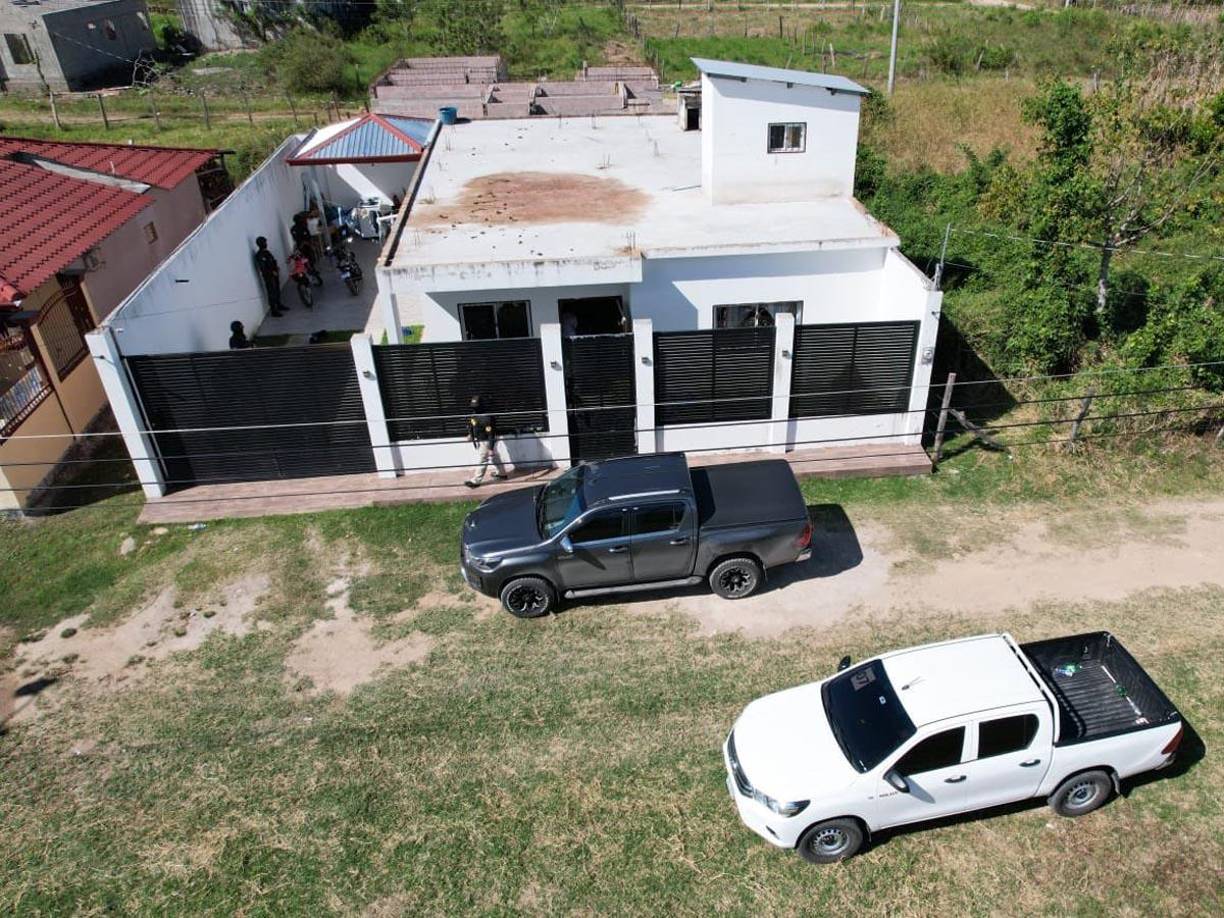 Un total de 30 allanamientos en los departamentos de Copán, Ocotepeque y Santa Bárbara, se ejecutan en la Operación Pilatos, en busca de miembros de una estructura criminal denominada banda El Zarco, que ha perpetrado una serie de asesinatos en el corredor occidental del país.