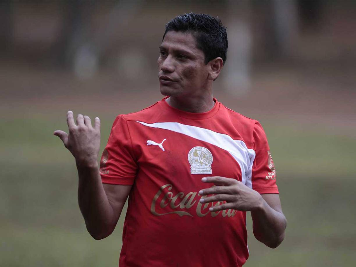 ”Pescado” Bonilla estuvo dos años en el Olimpia en donde ganó un total de seis títulos con los albos, entre ellos un tricampeonato.