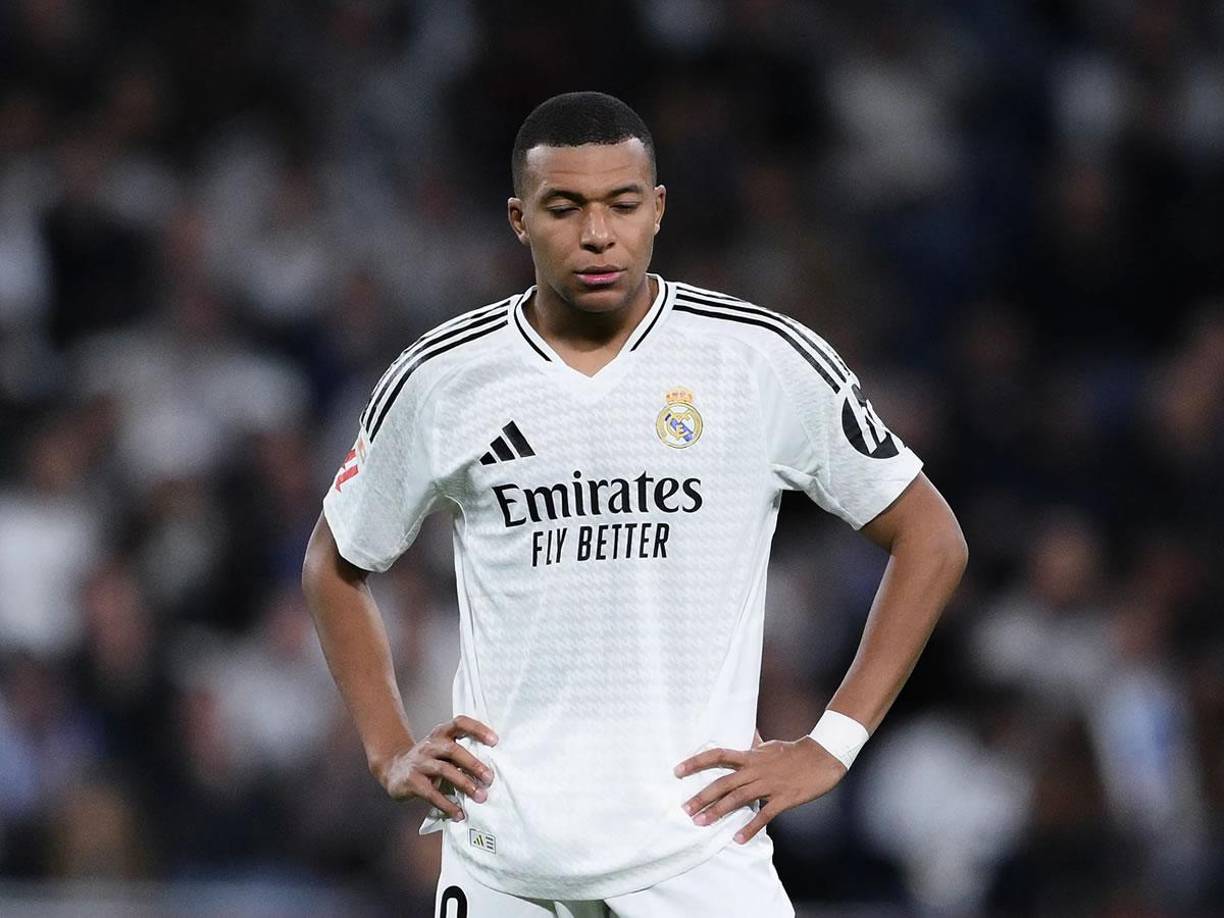 Kylian Mbappé se ve envuelto en un nuevo escándalo en el Real Madrid por una polémica foto que ha generado mucho malestar en los aficionados del equipo merengue en las redes sociales.