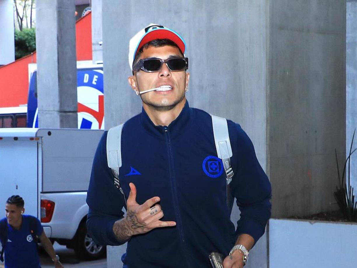 Luego, Salcedo que su familia lo había estafado y señaló a su madre y hermana Paola de querer desestabilizarlo. Además hizo público que su madre le había quitado una casa que previamente le entregó a su hermana.