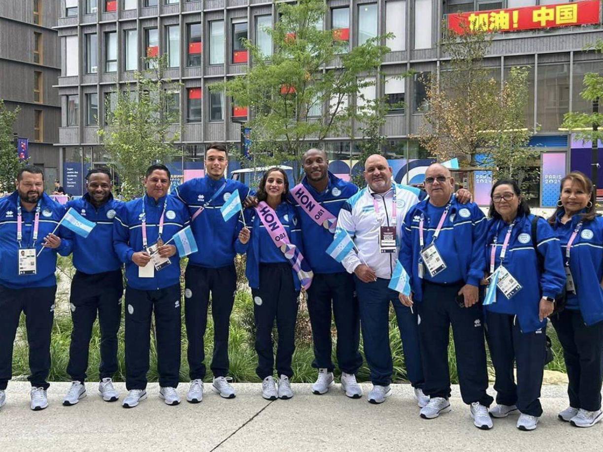 La delegación de Honduras que participará en los Juegos Olímpicos de París-2024 se mostró muy feliz minutos antes de la ceremonia de inauguración con la gran ilusión de traer medallas a casa.