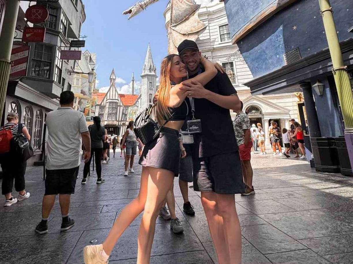 Mina Bonino, esposa de Fede Valverde, no se contuvo al ver que Ancelotti sacó al uruguayo al medio tiempo del Real Madrid vs AC Milan. 