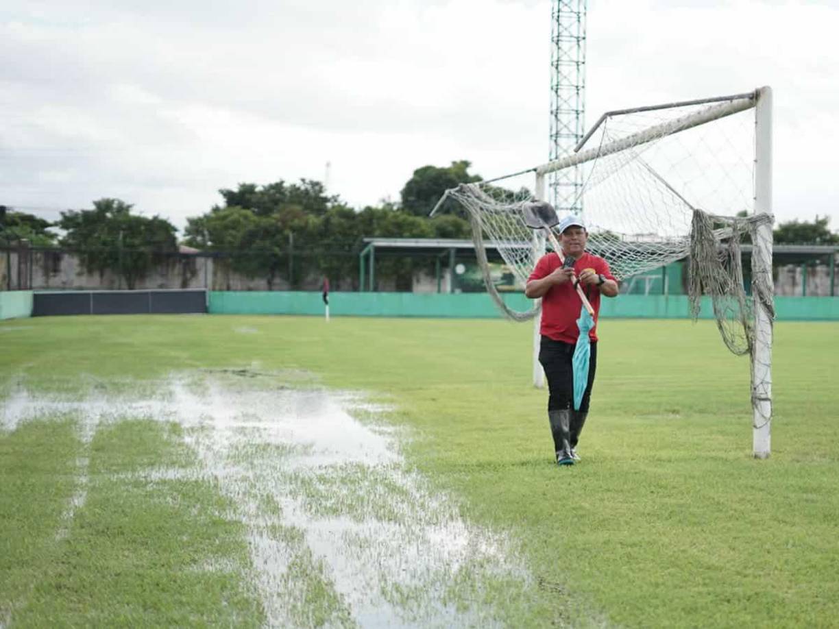 El estadio Rubén Deras tiene muchos años sin una inversión total en su cancha principal y está recibiendo las consecuencias.