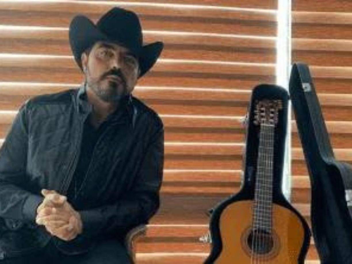 Francisco exige que se le de crédito como coautor de ‘Lo busqué’, ‘Niña mimada’ y ‘Fruta prohibida’, entre otros temas.