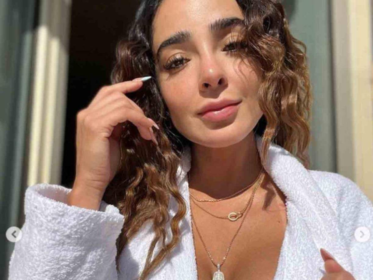 Cabe señalar que, Manelyk González señaló que existe la posibilidad de acelerar el proceso de recuperación con una cirugía, sin embargo, confesó que esta vía no es la más segura debido a que existe la posibilidad de que dicha operación se complique, además, podría tener consecuencias estéticas por lo que prefiere continuar el tratamiento como lo ha hecho hasta ahora y por ello deberá ser sumamente paciente para que su cuerpo, con la ayuda de medicamento, pueda deshacerse de la sustancia que le provoca hinchazón en uno de sus ojos.