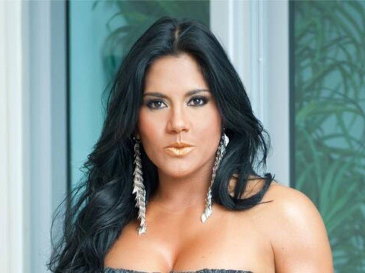 Maripily Rivera: Es una actriz, modelo y presentadora puertorriqueña que tiene más de dos décadas en el medio artístico. Ella es muy polémica y señaló que no tolera la traición.