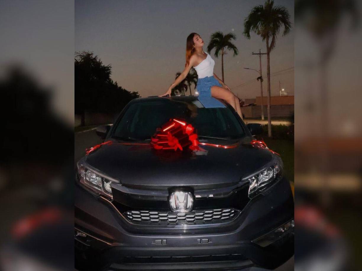 La noche del miércoles 23 de enero, La Bicha Catracha se mostró muy feliz al mostrar a sus seguidores a su nuevo carro. 