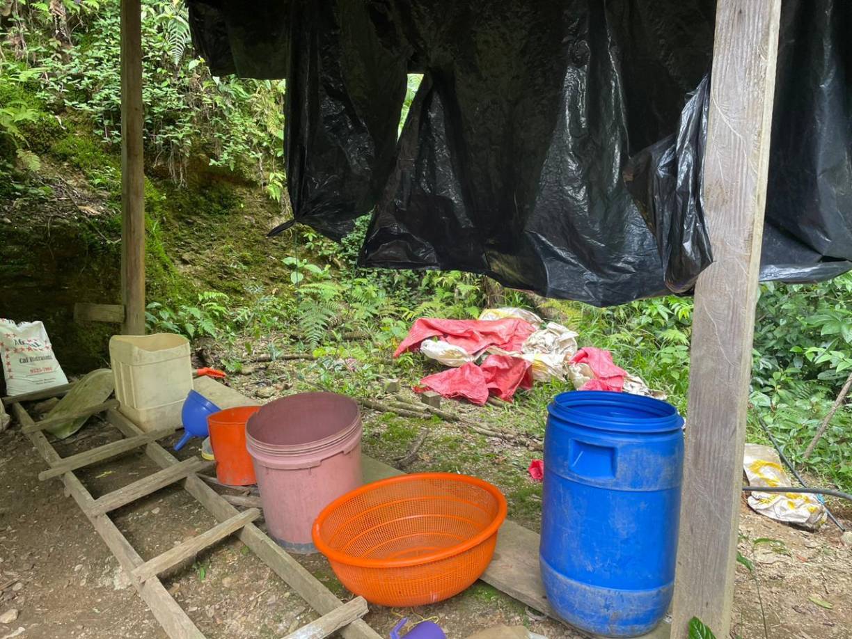 En esa zona no es usual encontrar narcolaboratorios, si se compara con la región del departamento de Colón y Olancho, en la zona más alta y remota, por lo que autoridades hondureñas han encendido las alertas ante la expansión de esa actividad en ese sector. 