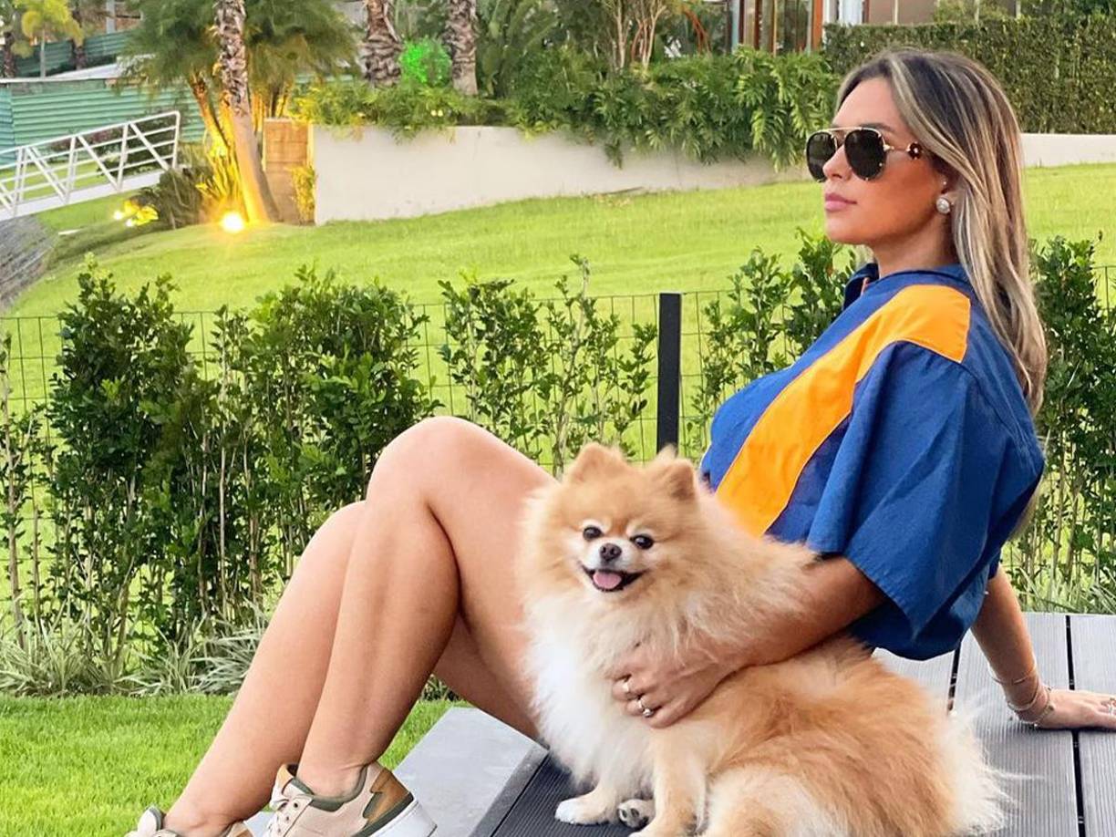 La chica también es amante de los animales. 