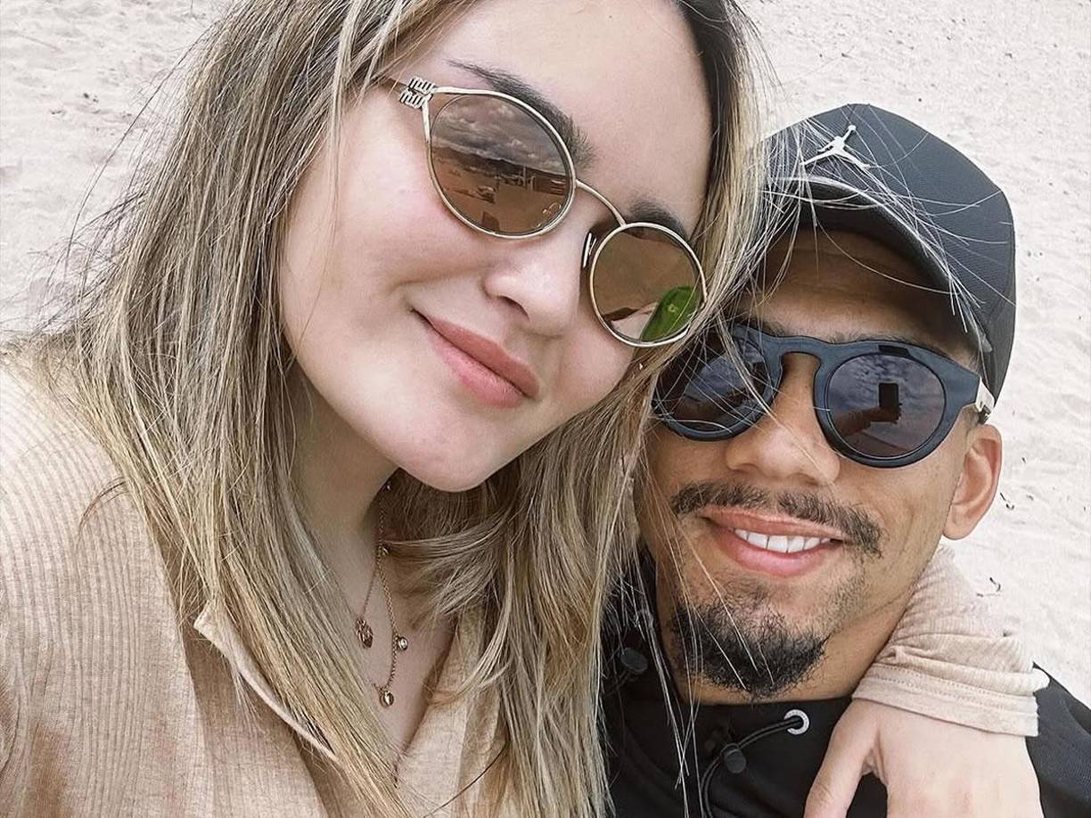 Olivera tiene cierta popularidad en redes sociales por ser la esposa de un futbolista de la elite del fútbol mundial, pero poco se sabe de su vida privada más allá de los datos básicos. 