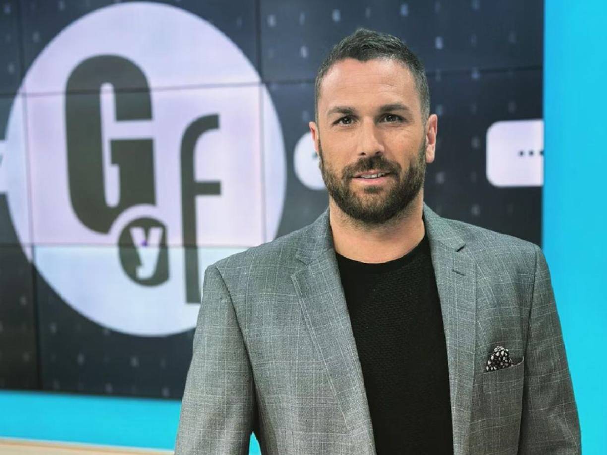 El paparazzi español Jordi Martin habló en El gordo y la flaca (Univision) sobre la novia de Piqué. “Ella llegó devastada a Cosmos, a la empresa donde trabaja”, dijo sobre Clara, quien se quedará en España mientras el exfutbolista se muda a Miami. “Si yo fuera Clara Chía, estaría preocupada”, añadió Martin.