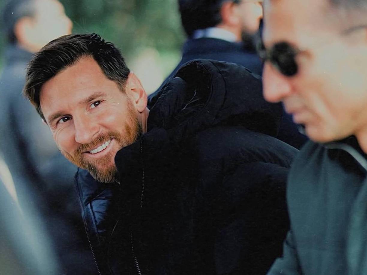 Messi se mostró de buen humor en su viaje por Azerbaiyán. 