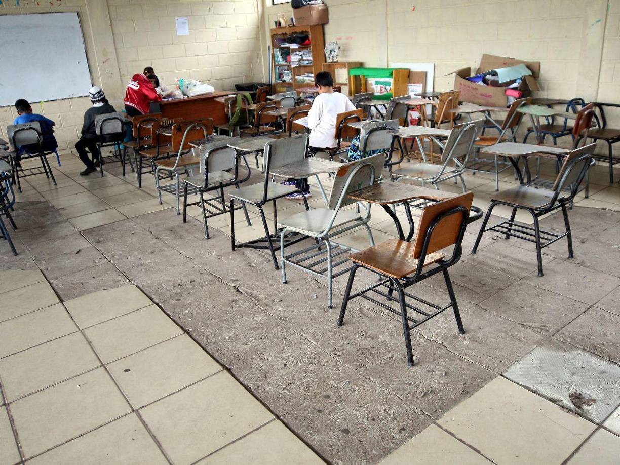 Otro docente del instituto dijo que en las próximas semanas se gestionaría la reparación de piso, el cual tiene varias piezas de cerámica quebradas. Este proyecto se realizará con los fondos de la matrícula gratis. Sin embargo, reconoció que el problema de infraestructura es aún más grande.