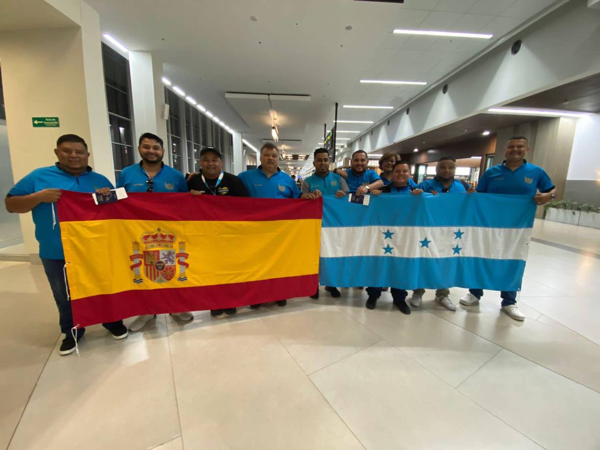 Banda de guerra del JTR parte a España para iniciar su gira