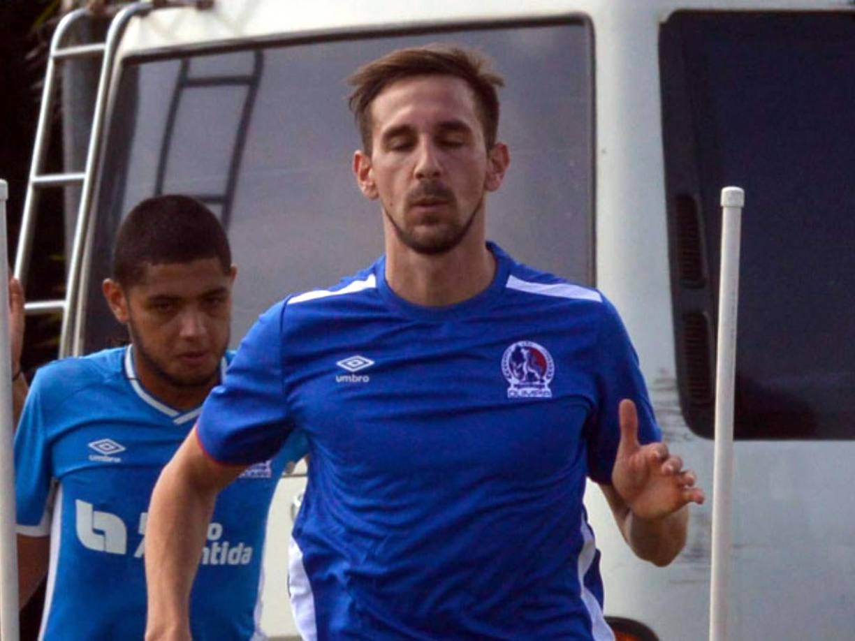 MATÍAS MORALES - Su estadía fue de un torneo y pasó desapercibido. El mediocampista argentino prácticamente no entró en los planes de Troglio.