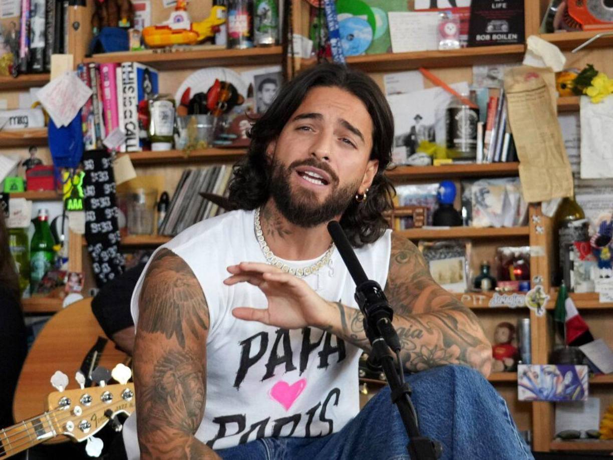 El colombiano sonó desafinado, no podía concentrarse, tardaba en cantar sus canciones dando a la idea que se había olvidado la letra incluso dejó de cantar porque no llegaba a las notas.