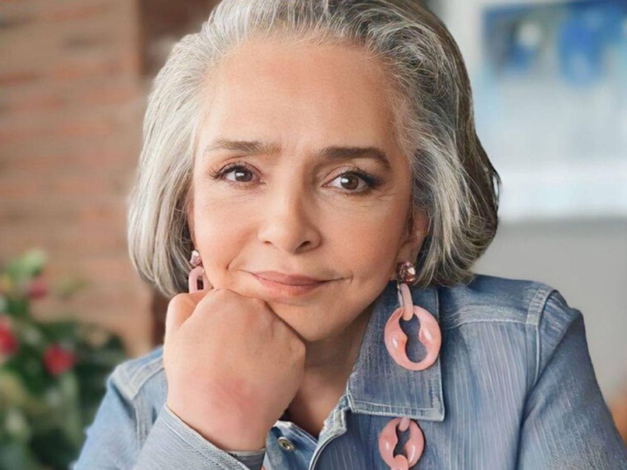 Tiene raíces nicaragüenses gracias a su madre, Dinah Solórzano; de hecho, cuando era pequeña vivió en Nicaragua. Sin embargo, se estableció en México, donde forjó su carrera como actriz. Desde joven, se codeó con figuras clave del país, como Agustín Lara y Pedro Infante. 