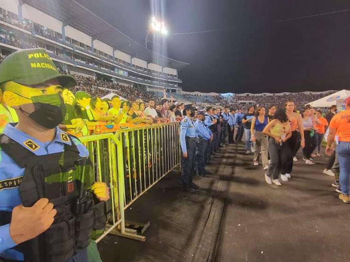 Miles de policías resguardaban las instalaciones para garantizar la seguridad de los asistentes.