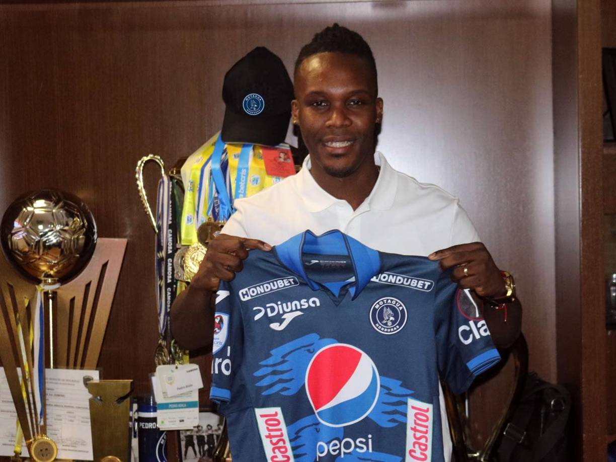 Román Rubilio Castillo finalmente jugará con el Motagua tras firmar un nuevo contrato, el cual consta de una rebaja salarial del 35% con respecto al acordado previamente, e incluye premios, bonificaciones, así como cláusulas de prevención respecto a su lesión.