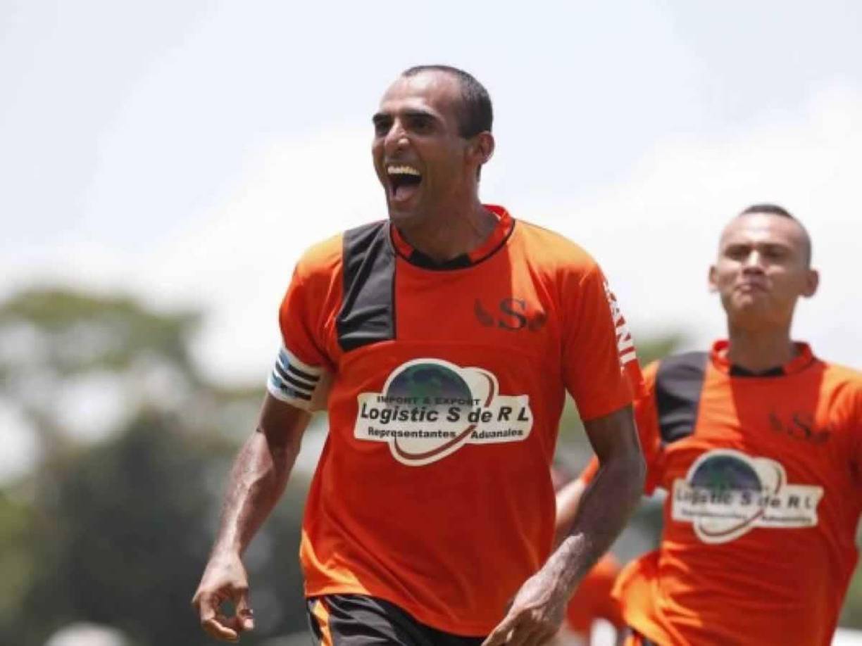 El nacido en Potrerillo, Cortés, un 31 de julio de 1975 también jugó para el Sula de la Segunda División tras su exitoso paso en la Liga Nacional.
