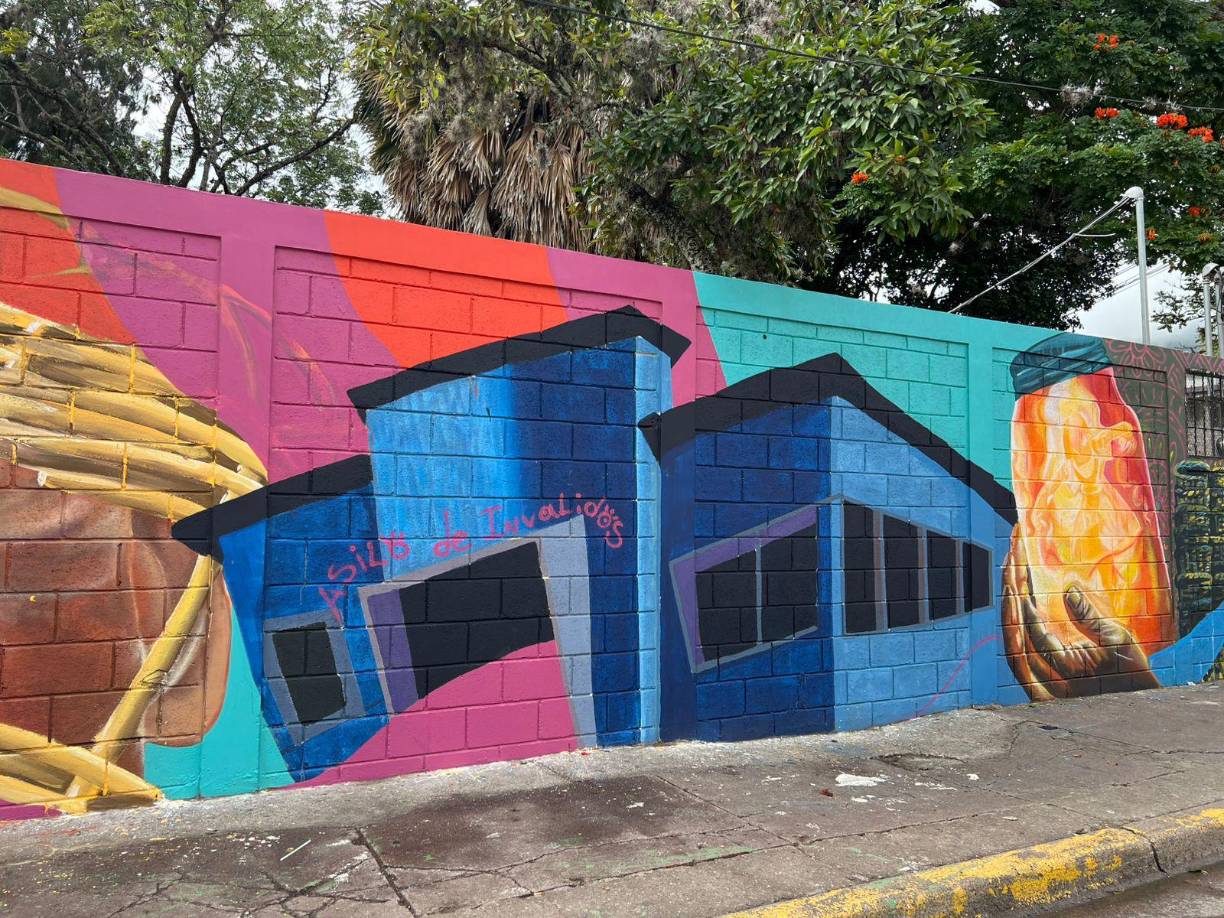 Con estos enormes murales, se espera conectar a la sociedad con las historias de quienes viven en el asilo, mostrando que el arte puede ser un puente para la inclusión y la empatía.
