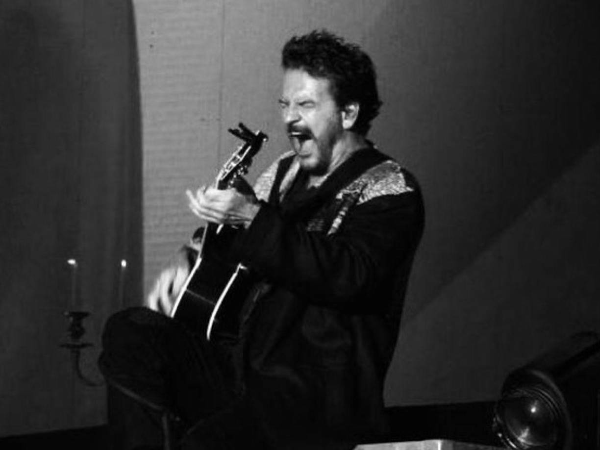 Ricardo Arjona y su canción “Mujeres” se convirtieron en tendencia en las últimas semanas e incluso grupos radicales se mostraron en contra de su éxito debido a una tendencia en las redes sociales en las se usaba su creación musical en videos en los que “ridiculizaba” a las damas.