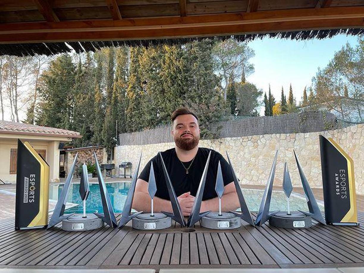 Tras estas declaraciones, su compañero en el Stream no dudo en darle una respuesta. Ibai no se pudo contener y le contestó: “una sesión de Bizarrap tuya sería lamentable”.