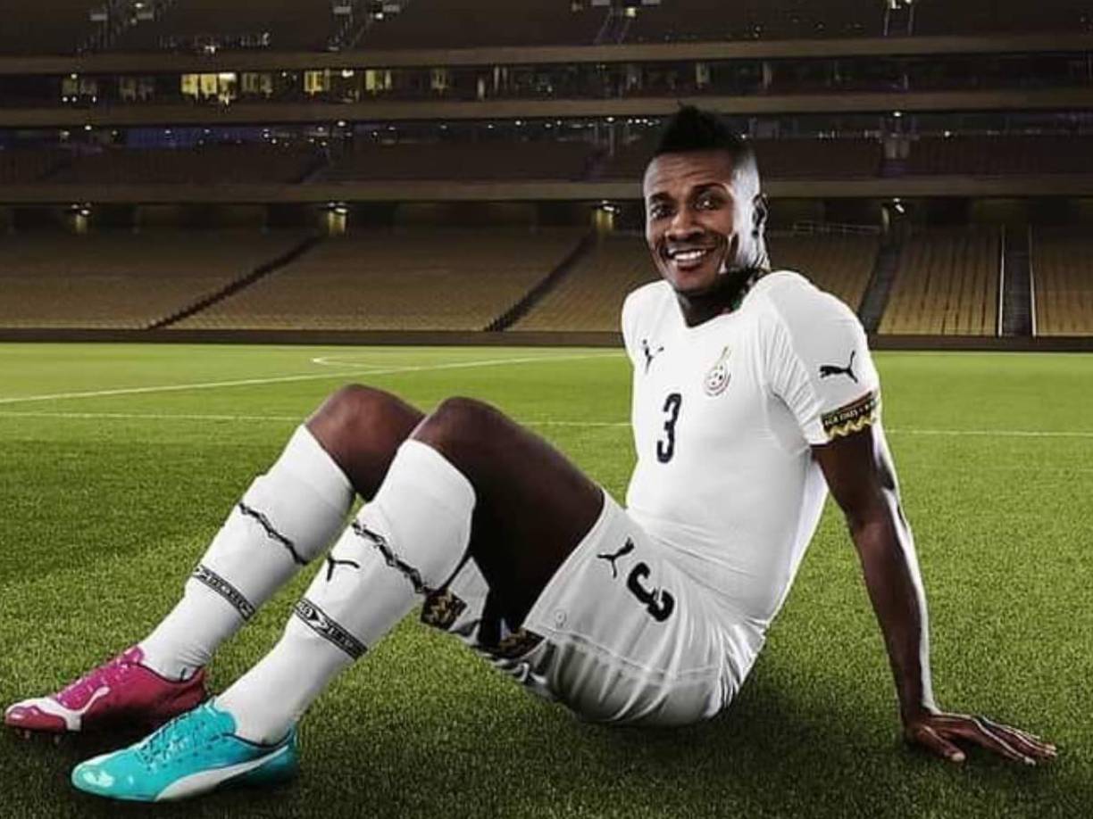 Asamoah Gyan triunfó como futbolista de Ghana y destacó en varios clubes internacionales llegando a ganar mucho dinero.