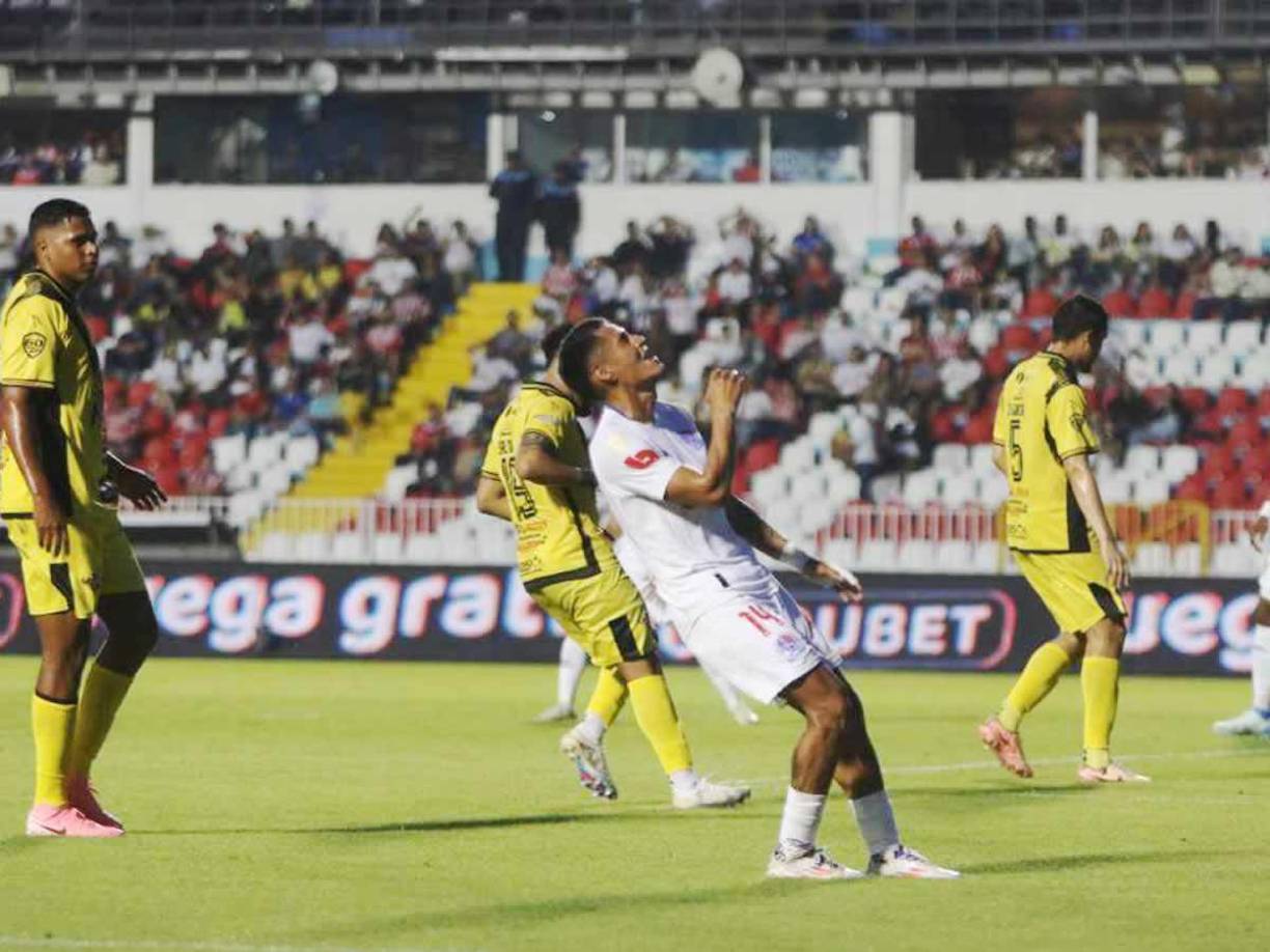 El lamento de Andy Nájar en un acción que el león falló en el arco de Gerson Argueta.