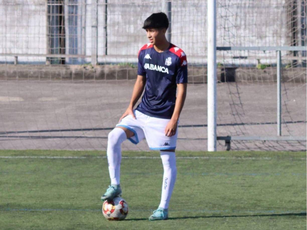 Nicolás Balbás Gonzáles nació en Ferrol, España, el 8 de mayo de 2008 y fue convocado en diciembre por la selección de Honduras Sub-17 que se prepara para competir en el Premundial en San Pedro Sula.