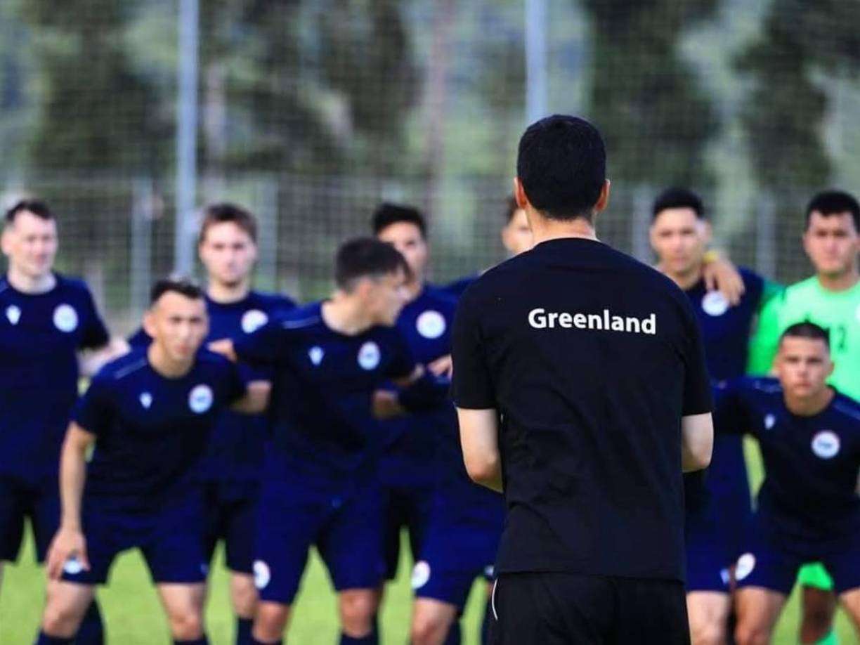 En mayo del año pasado, la Asociación presentó formalmente su solicitud de ingreso a la CONCACAF, luego de varios años intentándolo en la UEFA, que exige que sus miembros sean completamente independientes según las Naciones Unidas, un requisito que Groenlandia no cumple.