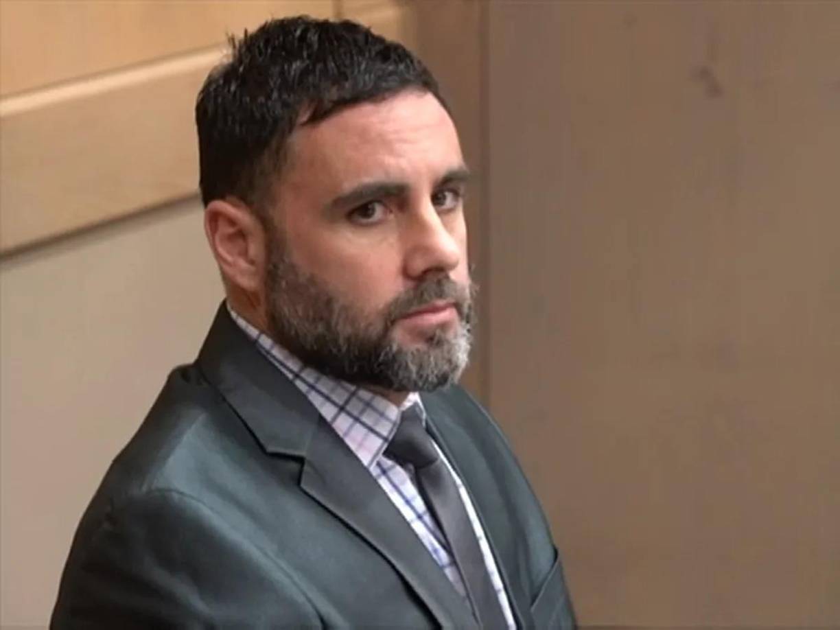 Durante el juicio, la Fiscalía añadió a sus pruebas incriminatorias una pequeña muestra de ADN del acusado en la camiseta del joven de la grabación, hallada en la casa de Sucharsky.