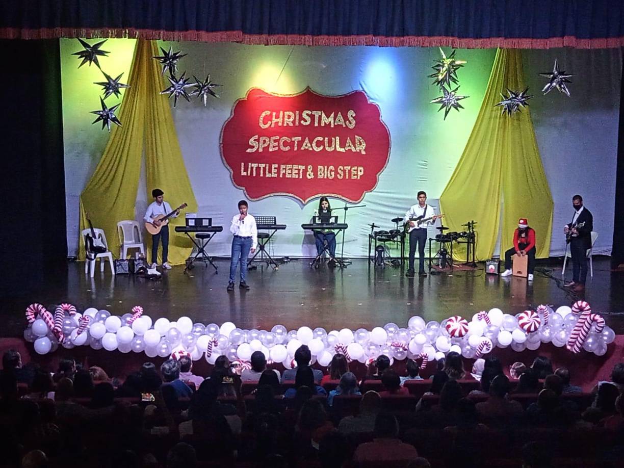 Little Feet &amp; Big Step y su musical “Christmas Spectacular”