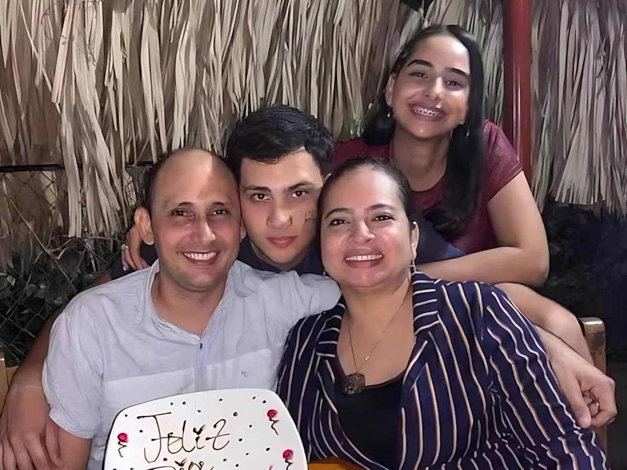 Un pastor evangélico y su familia fueron asesinados por sicarios el pasado domingo mientras almorzaban en un restaurante de la ciudad colombiana de Aguachica, en el departamento del Cesar (noreste), matanza que ha causado conmoción en el país.