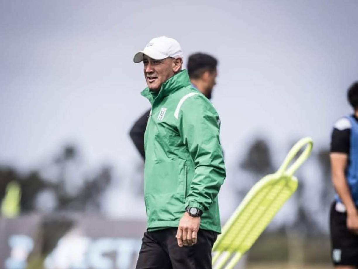Eduardo Espinel será el sexto técnico uruguayo que dirija al Olimpia de Honduras tras José Luis Mattera en 1982, Estanislao Malinowski en dos periodos, 1988–1989 y 1994, Julio González Montemurro en 1990 y 1999, Ernesto Luzardo en 2002 y Manuel Keosseián entre 2018 y 2019.