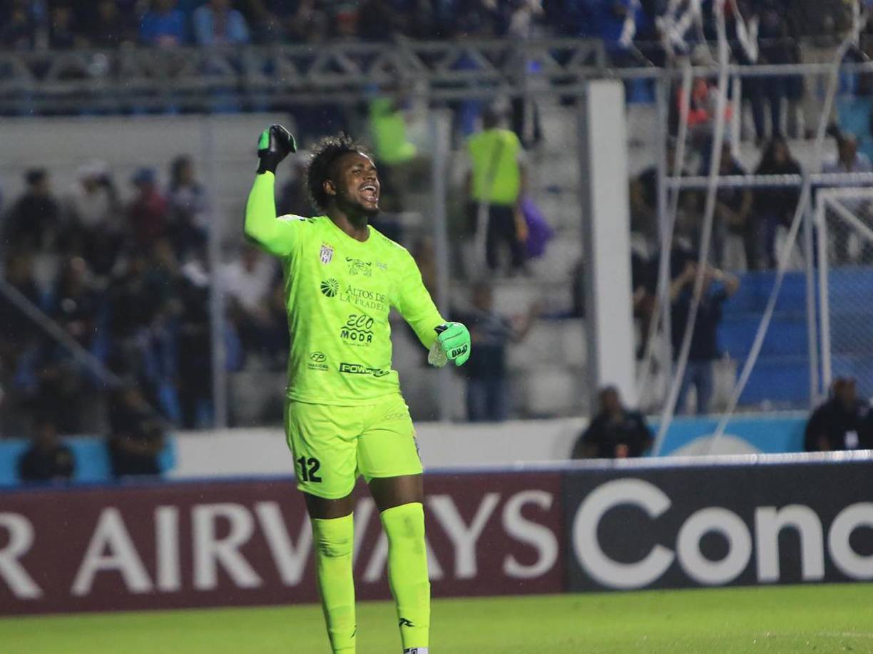 El portero del CAI le gritó a los aficionados del Motagua la anotación del empate. 