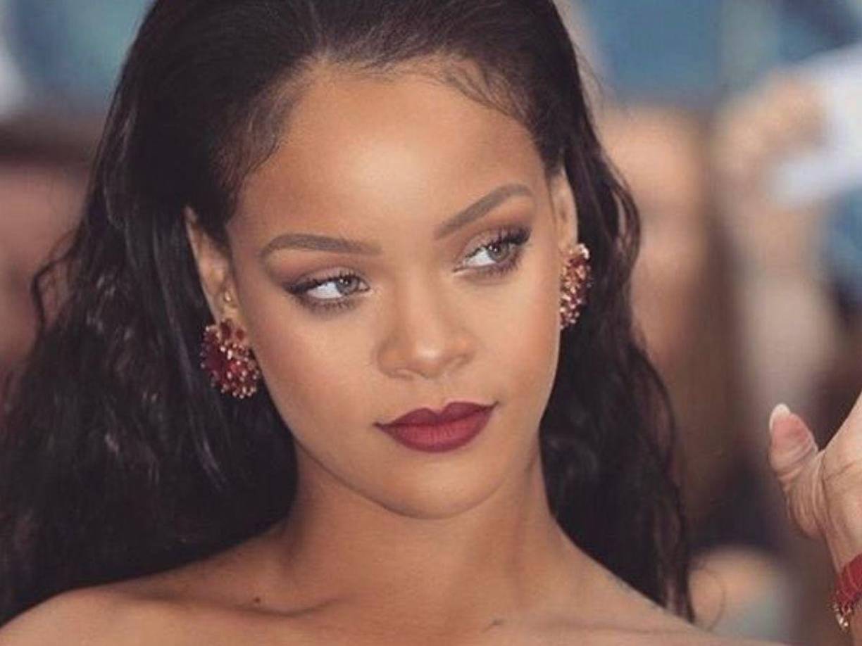 Rihanna se involucró en la creación de cada uno de los productos de la <b>marca</b>, incluyendo la gama de 40 tonos de base de maquillaje.