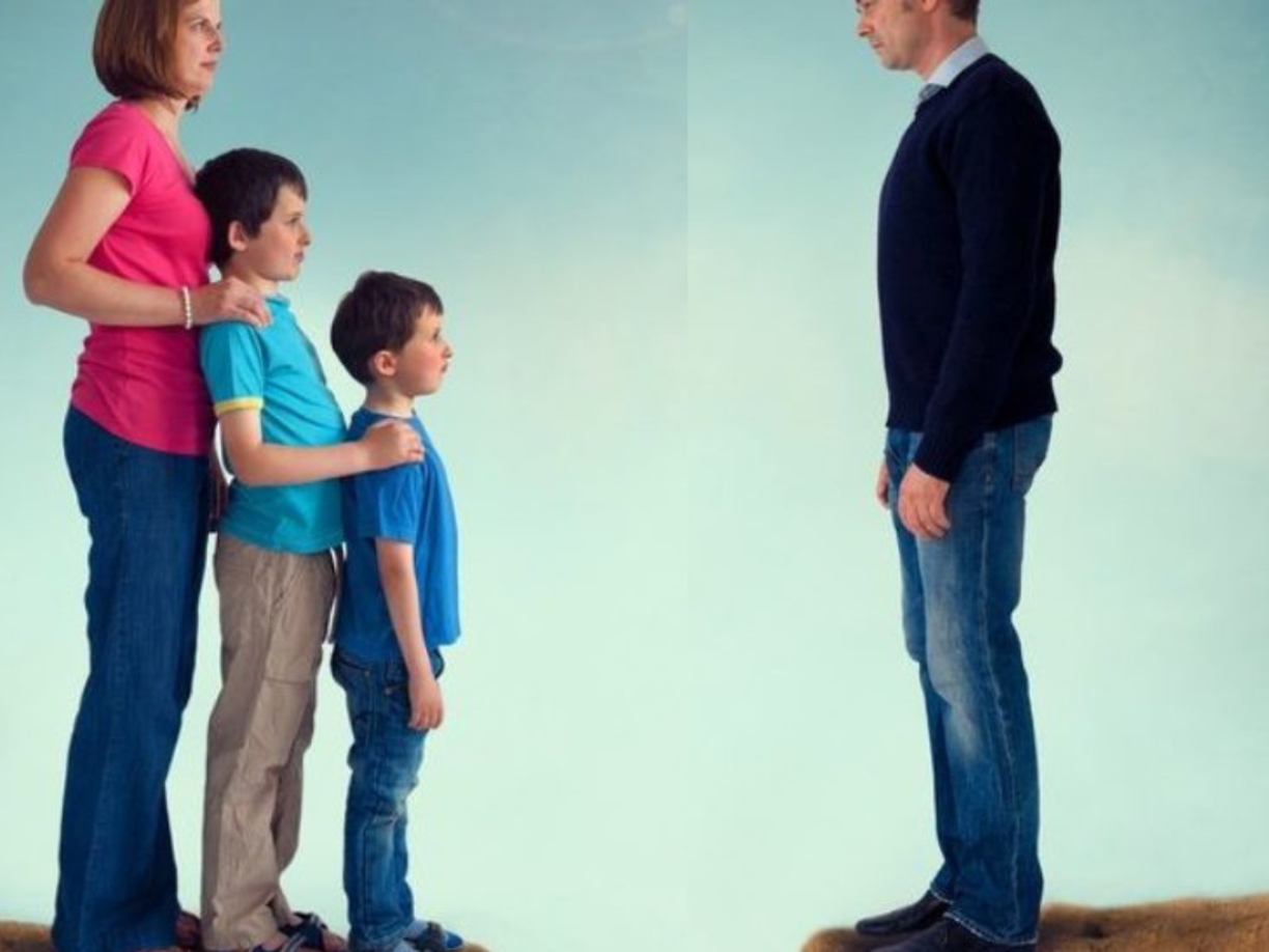 <b>La Patria Potestad</b> es un conjunto de deberes y obligaciones que el padre y madre tienen sobre los hijos y sus bienes.