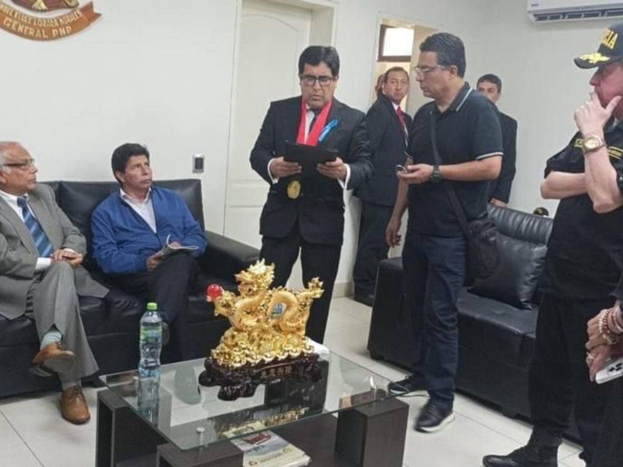 A Pedro Castillo cuando le leían sus derechos tras ser capturado.