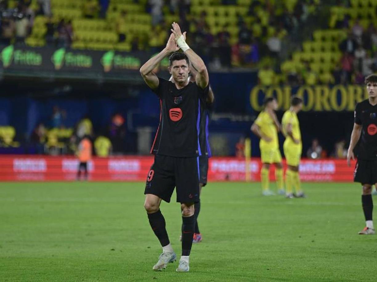 El conjunto azulgrana salió a la segunda mitad en busca del tercer tanto y el Villarreal sabía que era su momento para empatar de nuevo el partido. Estuvo a escasos milímetros de hacerlo, pero un nuevo fuera de juego de Nicolas Pépé impidió sumar el segundo.