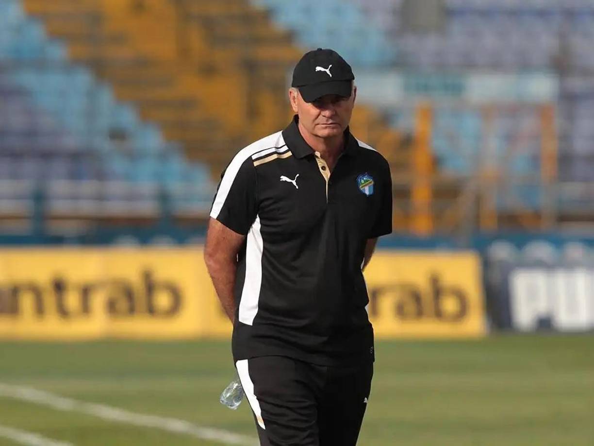 Iván Franco Sopegno - El argentino, quien ha dirigido al Comunicaciones y la selección de Guatemala, está entre los candidatos para dirigir al Olimpia.