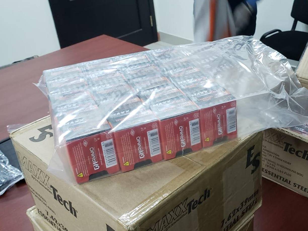 Este es el segundo cargamento de municiones decomisado este año en Honduras. El 18 de enero las autoridades hondureñas incautaron 3.000 proyectiles calibre 7.62 para fusil AK.47, 8 cargadores y una culata para fusil de asalto AR-15 en una encomienda procedente también de EE.UU. 