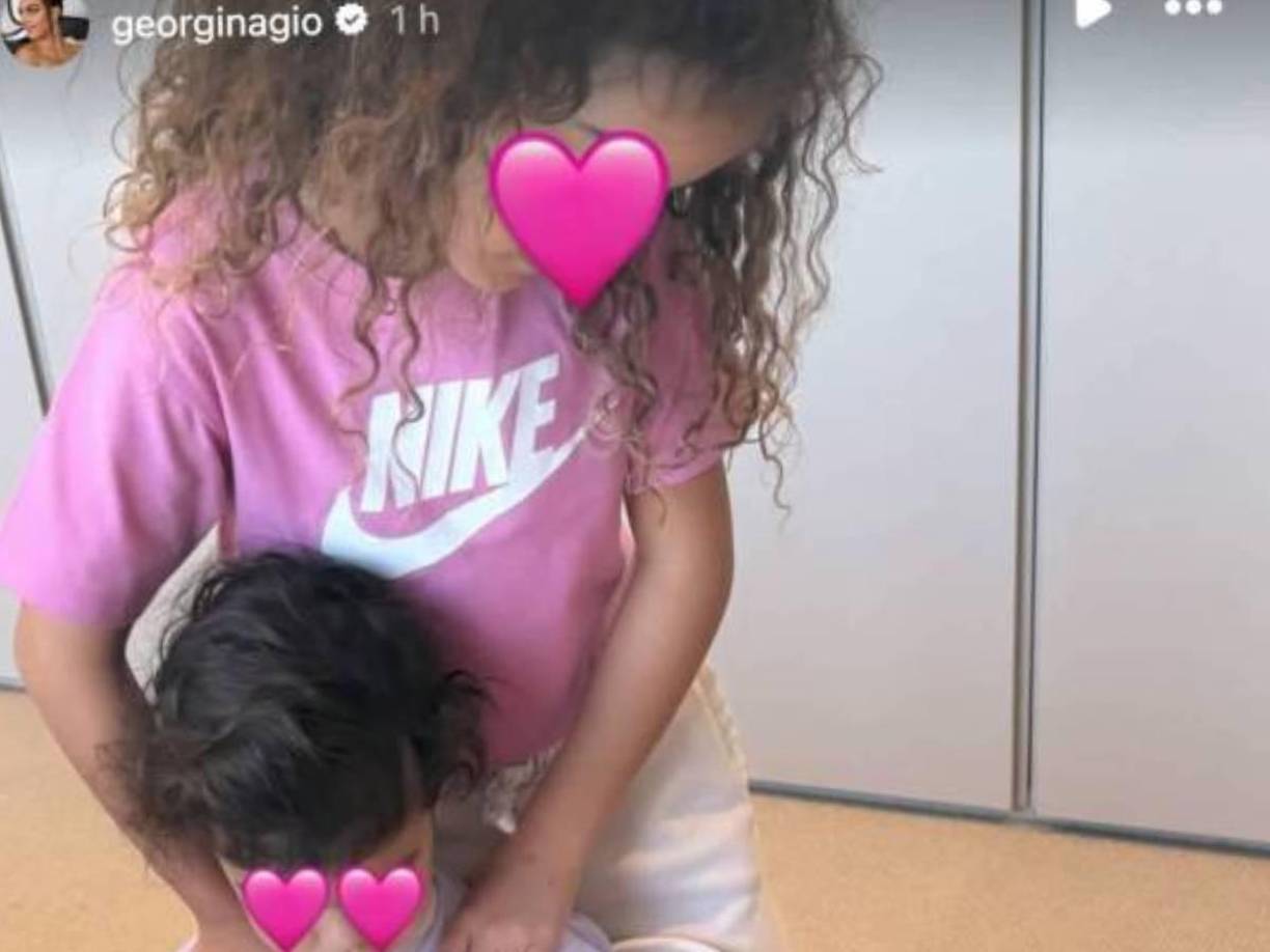 Por el momento, ni ella ni Ronaldo se han pronunciado acerca de los motivos detrás de este decisión, que abre un nuevo escenario en sus redes sociales.