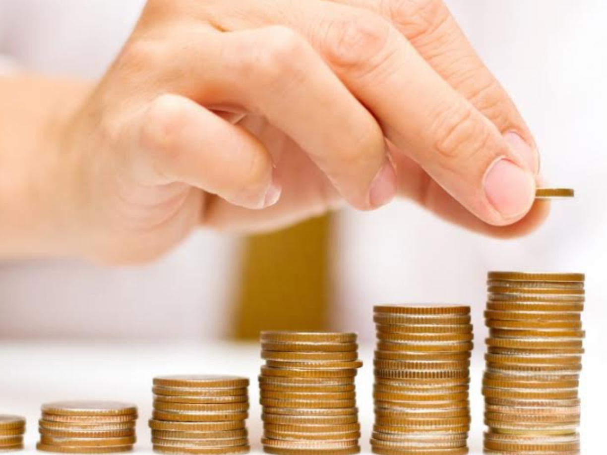 Contar con una fuente de ingresos. Si tu cónyuge o tus padres cubren tus gastos, debes acreditarlo. Si tienes un empleo que te permite cubrir tus necesidades, es apropiado que lo manifiestes.