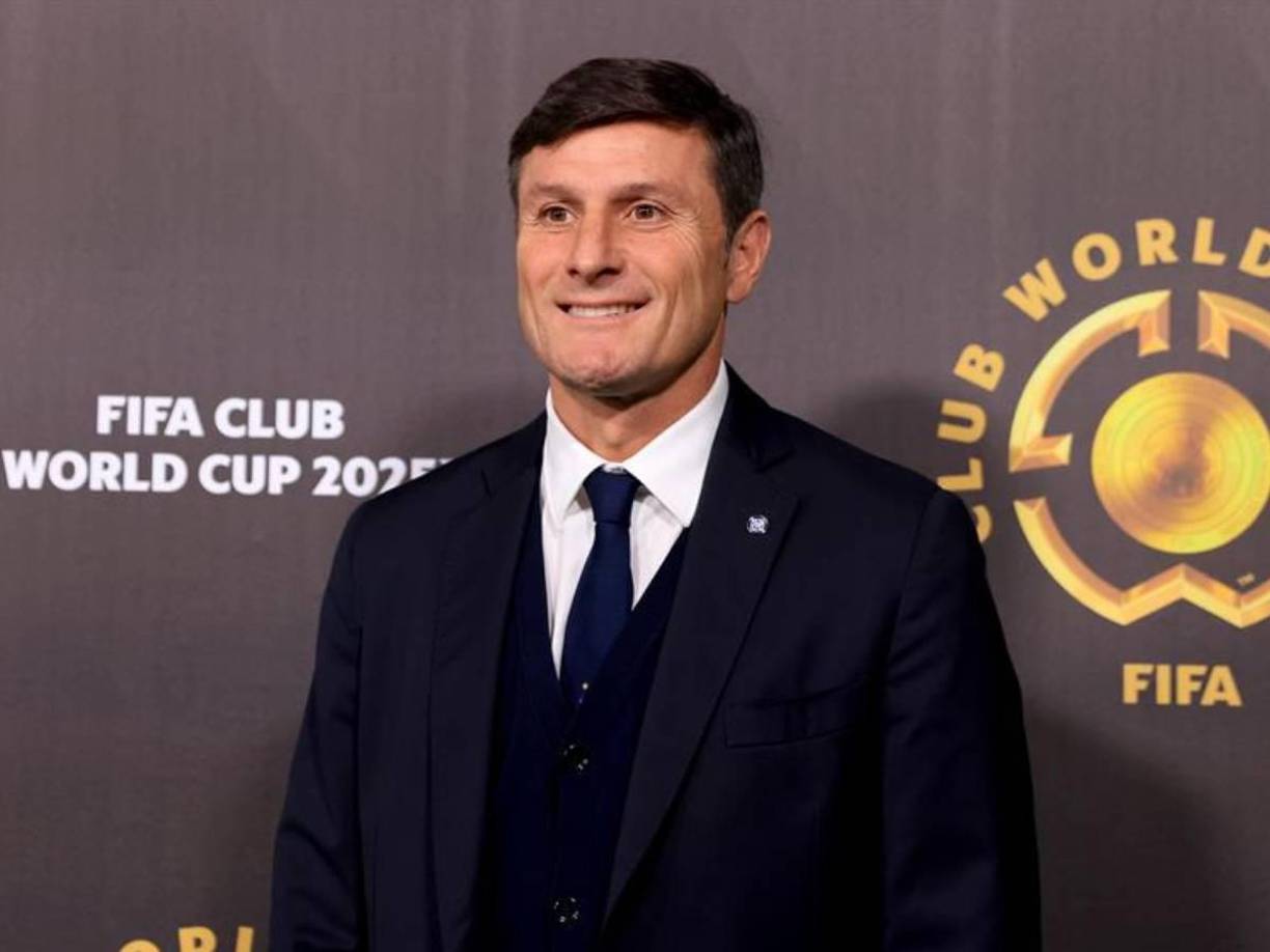 El legendario Javier Zanetti acudió al sorteo del Mundial de Clubes. 