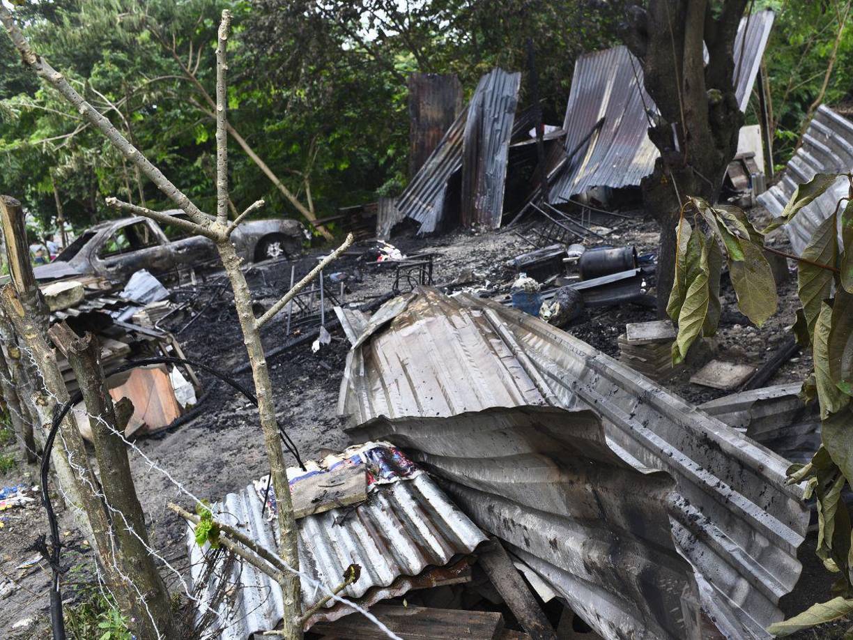 Cabe señalar que, una de las menores era hija de una joven madre que cuidaba a las dos niñas, cuya madre era propietaria de la casa y se encontraba trabajando en la ciudad.